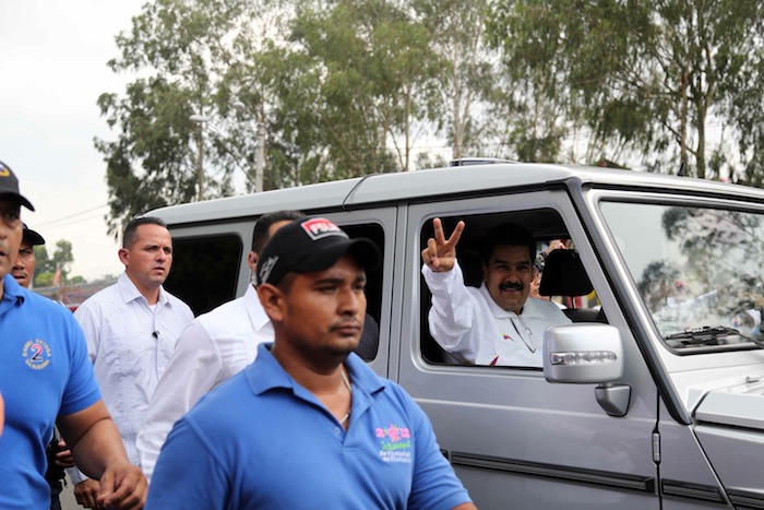 Daniel y Nicolás recorren calles y rotondas de Managua