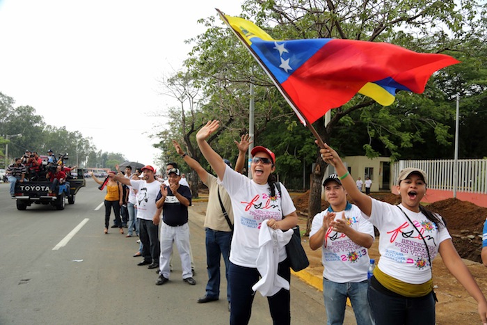 Daniel y Nicolás recorren calles y rotondas de Managua