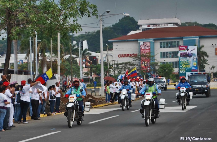 Daniel y Nicolás recorren calles y rotondas de Managua