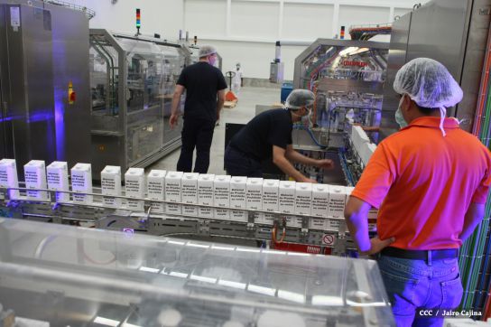 Presidente Daniel inaugura planta láctea del grupo Lala