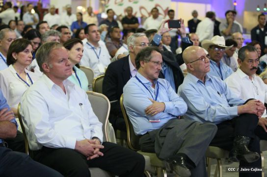 Presidente Daniel inaugura planta láctea del grupo Lala