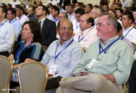 Presidente Daniel inaugura planta láctea del grupo Lala