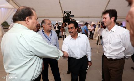 Presidente Daniel inaugura planta láctea del grupo Lala