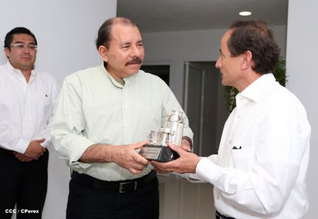 Presidente Daniel inaugura planta láctea del grupo Lala