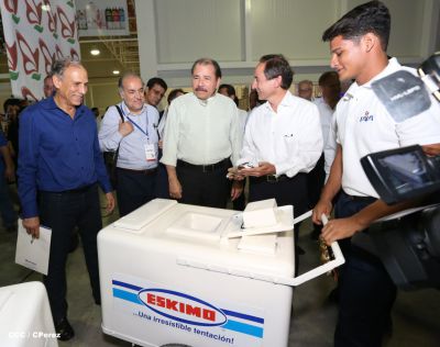 Presidente Daniel inaugura planta láctea del grupo Lala