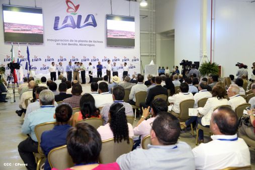 Presidente Daniel inaugura planta láctea del grupo Lala