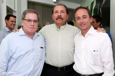 Presidente Daniel inaugura planta láctea del grupo Lala