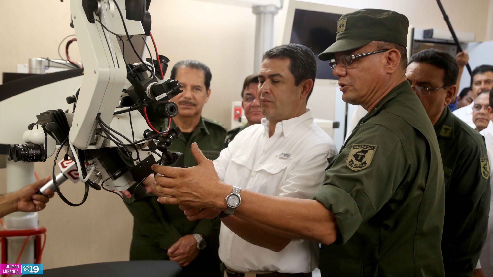Presidente Juan Orlando Hernández Realiza recorrido por instalaciones del Nuevo Hospital Militar