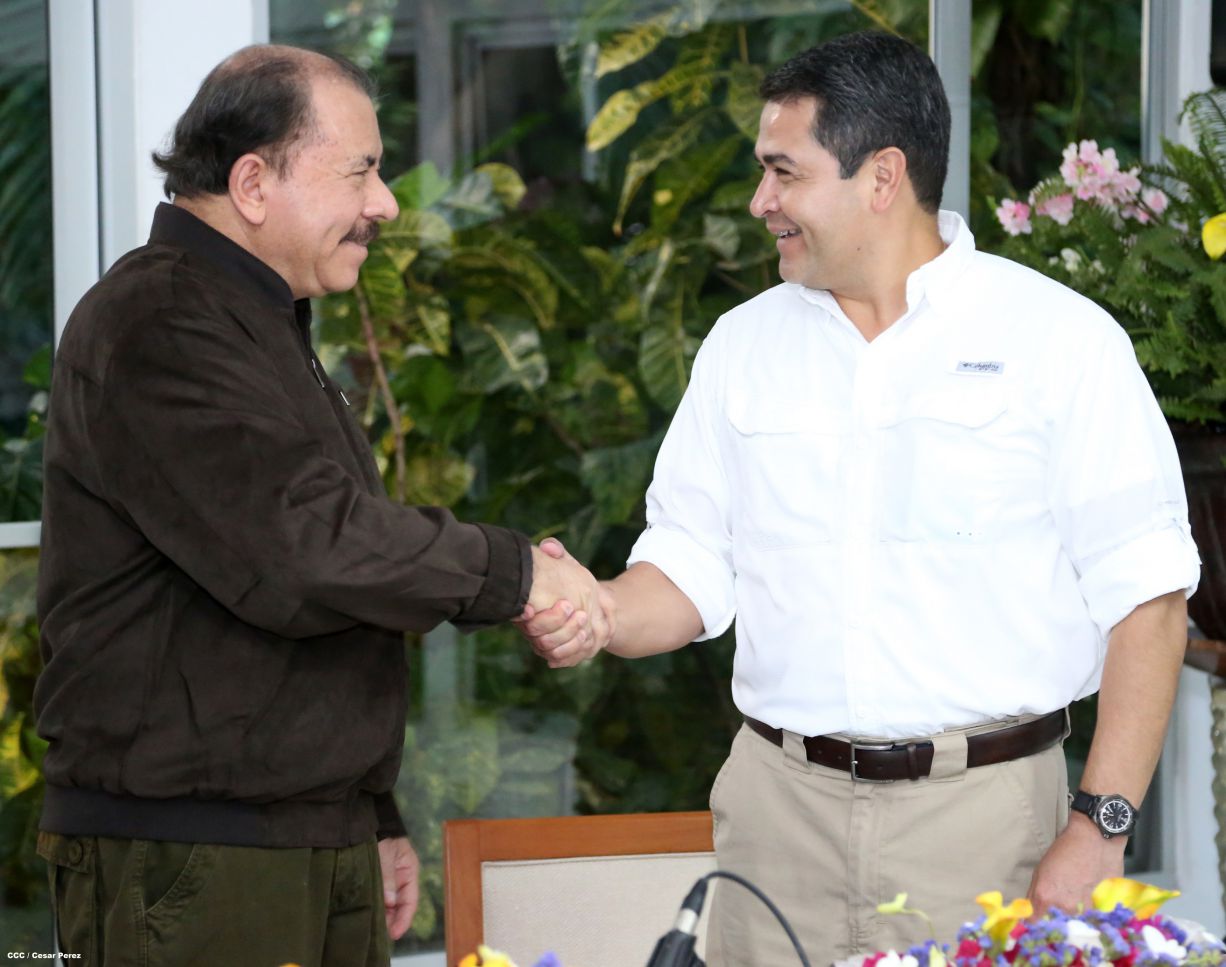 Daniel y Rosario se reúnen con presidente de Honduras
