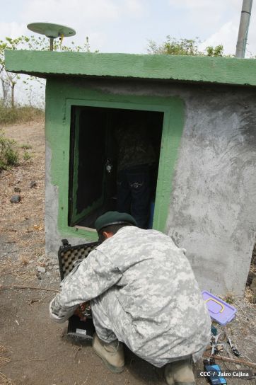 INETER da mantenimiento preventivo al Sistema de Alerta Temprana en el Volcán Concepción