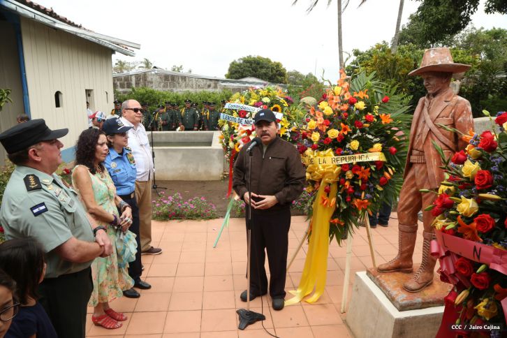 Daniel y Rosario conmemoran el 120 aniversario del natalicio de Sandino