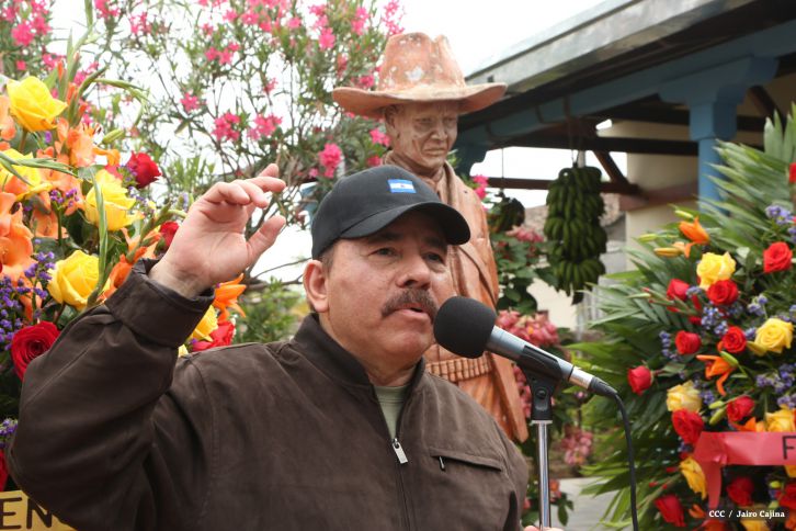 Daniel y Rosario conmemoran el 120 aniversario del natalicio de Sandino
