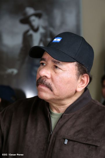 Daniel y Rosario conmemoran el 120 aniversario del natalicio de Sandino