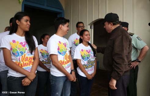 Daniel y Rosario conmemoran el 120 aniversario del natalicio de Sandino