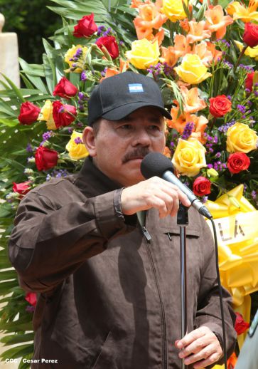 Daniel y Rosario conmemoran el 120 aniversario del natalicio de Sandino