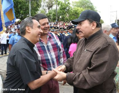 Daniel y Rosario conmemoran el 120 aniversario del natalicio de Sandino