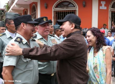 Daniel y Rosario conmemoran el 120 aniversario del natalicio de Sandino
