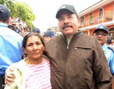 Daniel y Rosario conmemoran el 120 aniversario del natalicio de Sandino