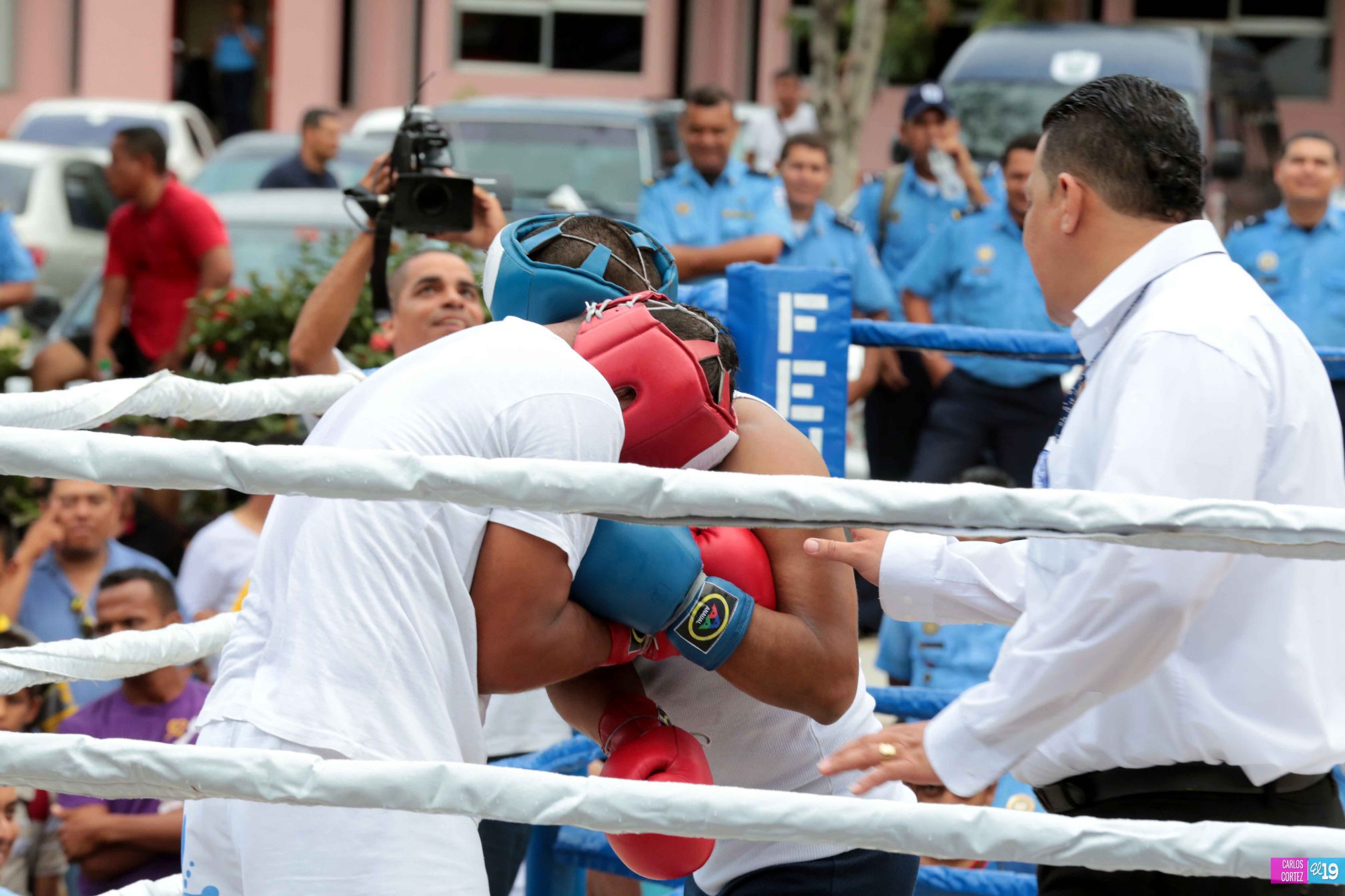 Policía Nacional promueve el boxeo entre sus oficiales