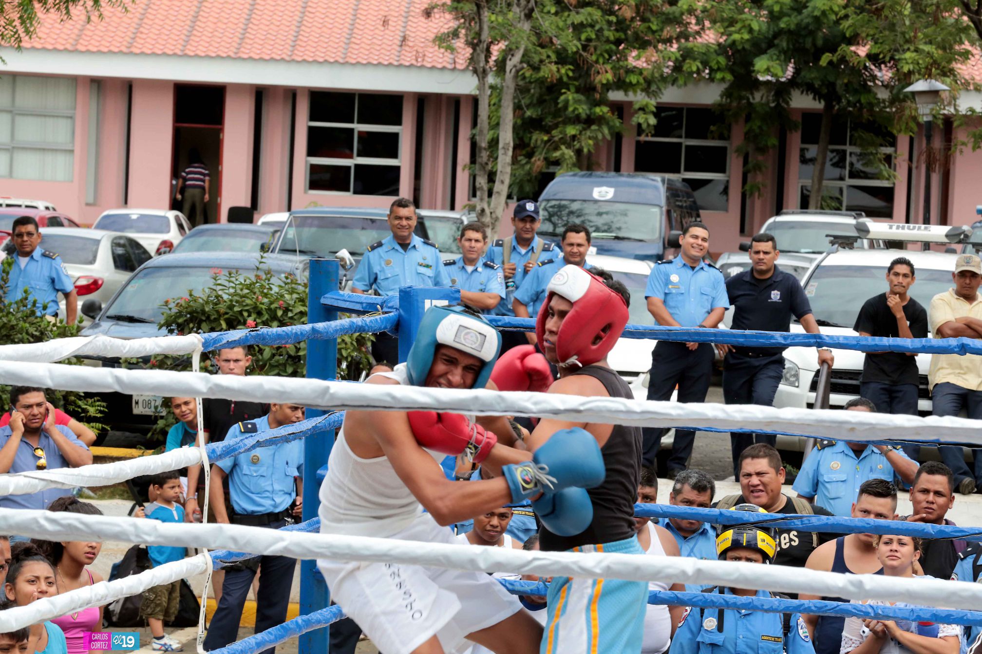Policía Nacional promueve el boxeo entre sus oficiales