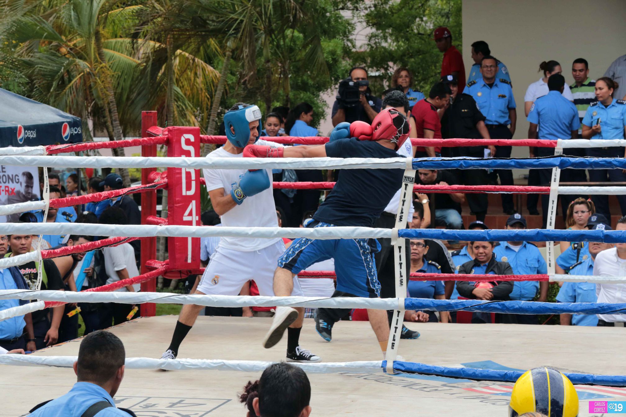 Policía Nacional promueve el boxeo entre sus oficiales