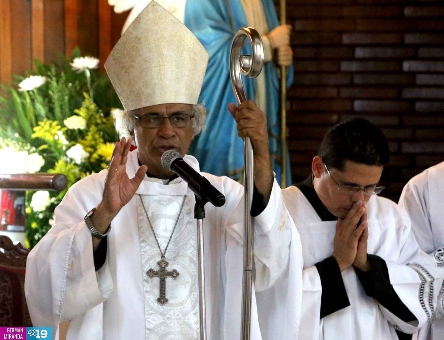 Cardenal Brenes celebra junto a familias masatepinas a la Santísima Trinidad