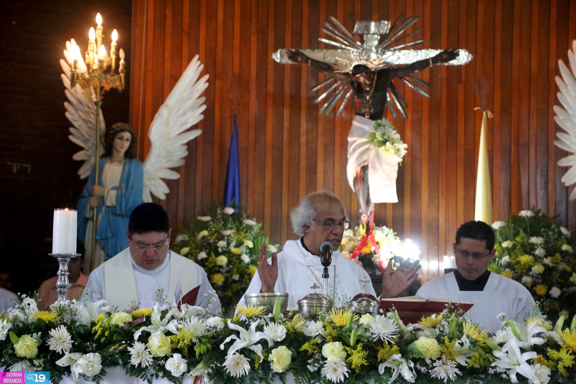 Cardenal Brenes celebra junto a familias masatepinas a la Santísima Trinidad