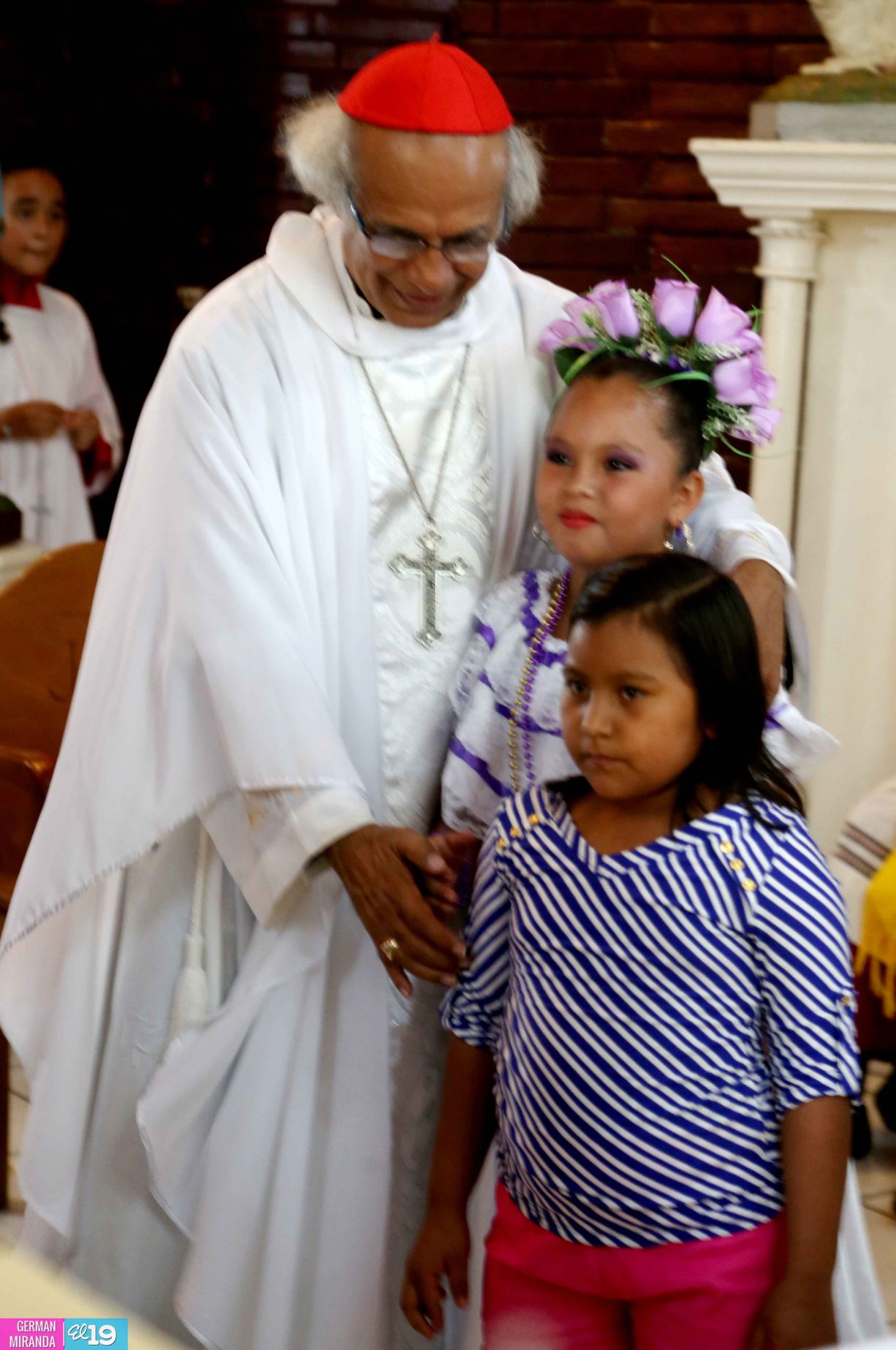 Cardenal Brenes celebra junto a familias masatepinas a la Santísima Trinidad