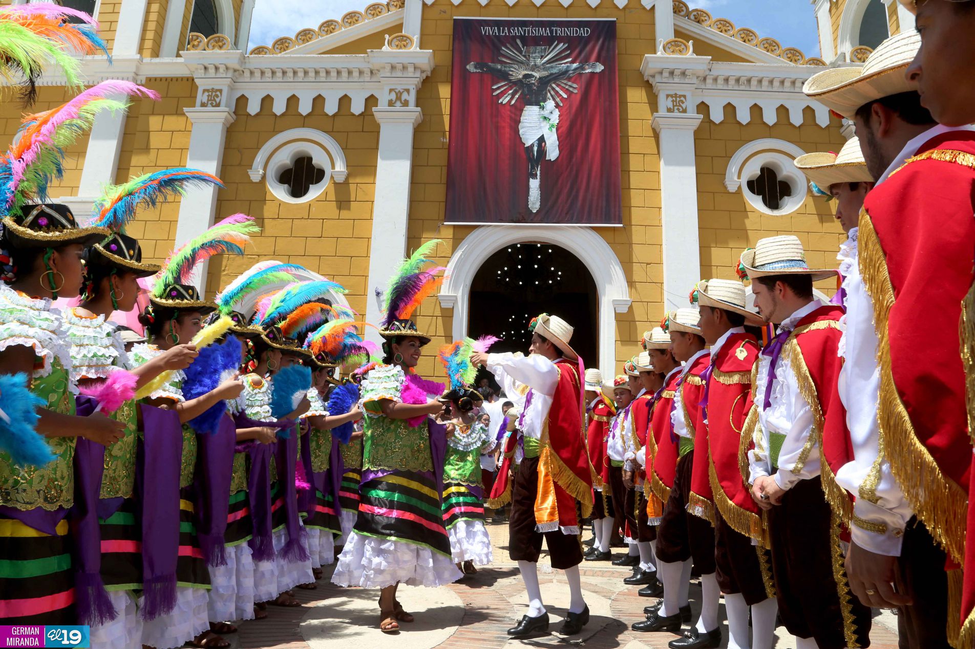 Cardenal Brenes celebra junto a familias masatepinas a la Santísima Trinidad