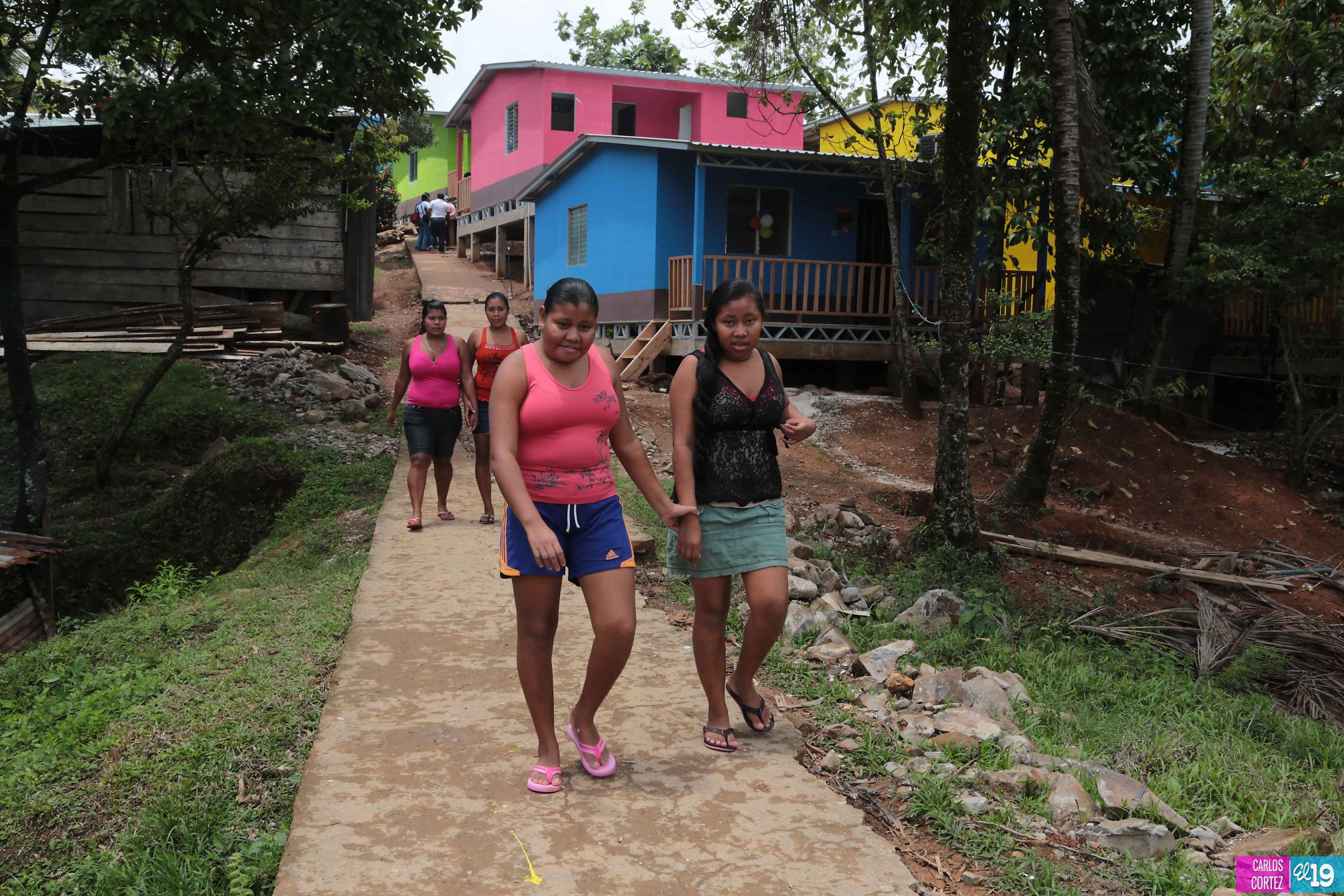 Madres de Rama Kay celebran su día con la entrega de sus nuevas viviendas
