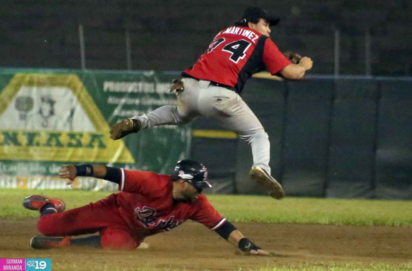 Leones eliminan a los Dantos y pasan a la final del Pomares