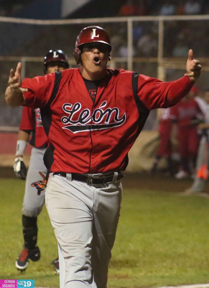 Leones eliminan a los Dantos y pasan a la final del Pomares