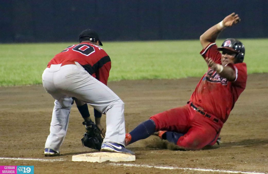 Leones eliminan a los Dantos y pasan a la final del Pomares