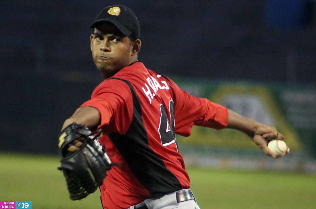 Leones eliminan a los Dantos y pasan a la final del Pomares