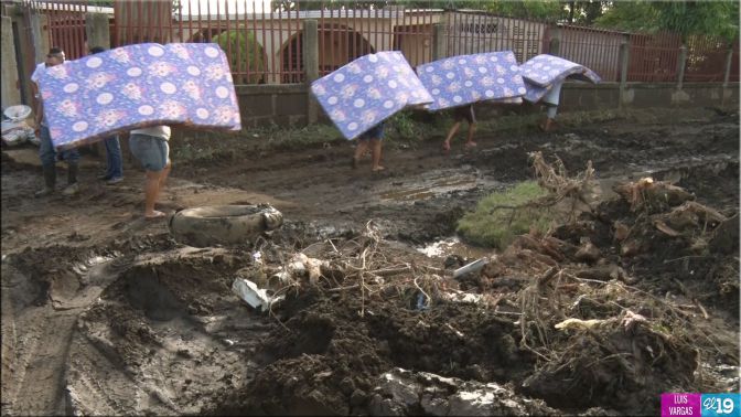 Continúan traslados de familias a albergues