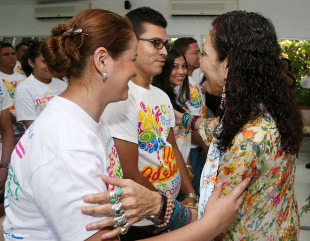 Daniel y Rosario recibe cartas credenciales de embajadores de Ecuador, Panamás, Honduras y Perú
