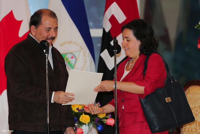 Presidente Daniel recibe cartas credenciales