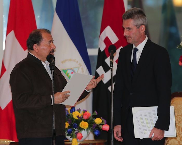 Presidente Daniel recibe cartas credenciales