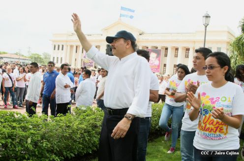 Daniel y Rosario conmemoran 79 aniversario del natalicio del Comandante Carlos Fonseca