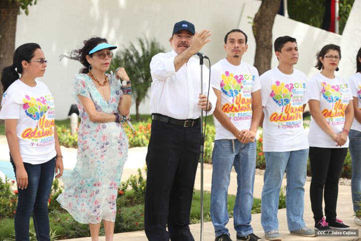 Daniel y Rosario conmemoran 79 aniversario del natalicio del Comandante Carlos Fonseca