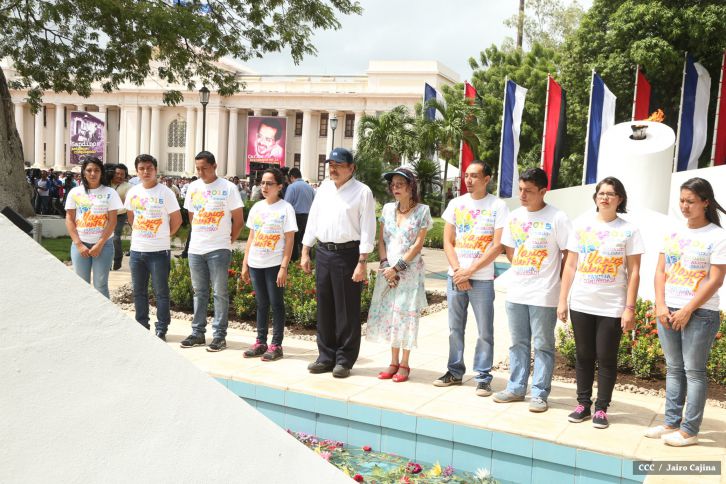 Daniel y Rosario conmemoran 79 aniversario del natalicio del Comandante Carlos Fonseca