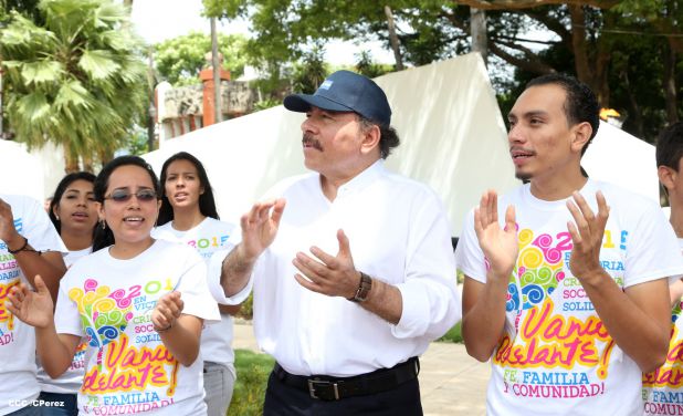 Daniel y Rosario conmemoran 79 aniversario del natalicio del Comandante Carlos Fonseca