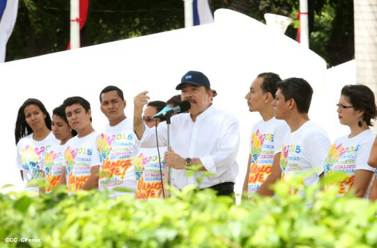 Daniel y Rosario conmemoran 79 aniversario del natalicio del Comandante Carlos Fonseca