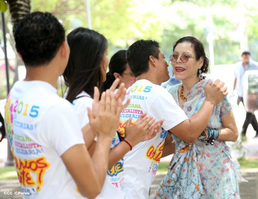 Daniel y Rosario conmemoran 79 aniversario del natalicio del Comandante Carlos Fonseca