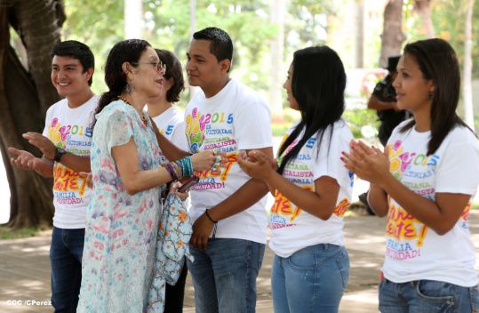 Daniel y Rosario conmemoran 79 aniversario del natalicio del Comandante Carlos Fonseca
