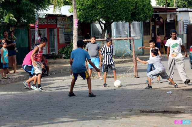 Capitalinos honran a sus héroes con algarabía y espíritu de compromiso