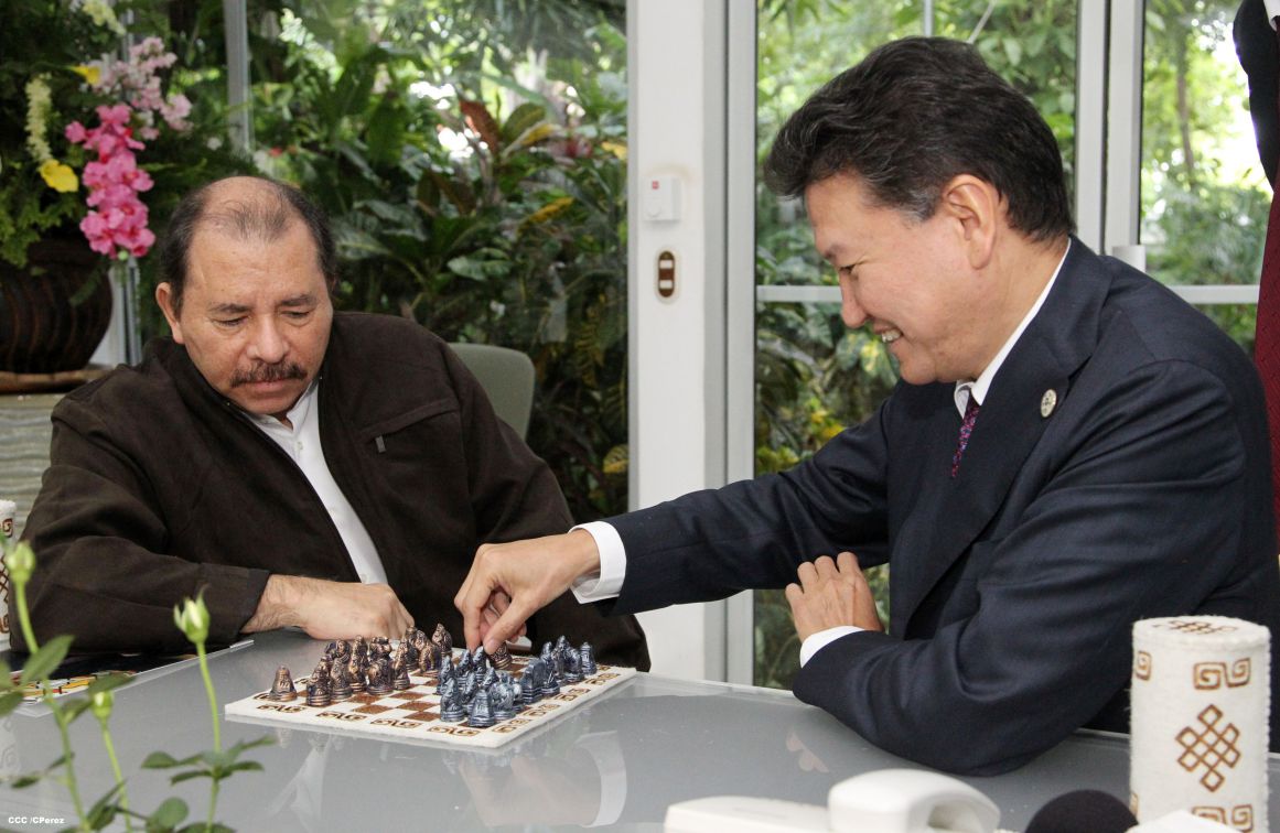 Daniel se reúne con Presidente del FIDE