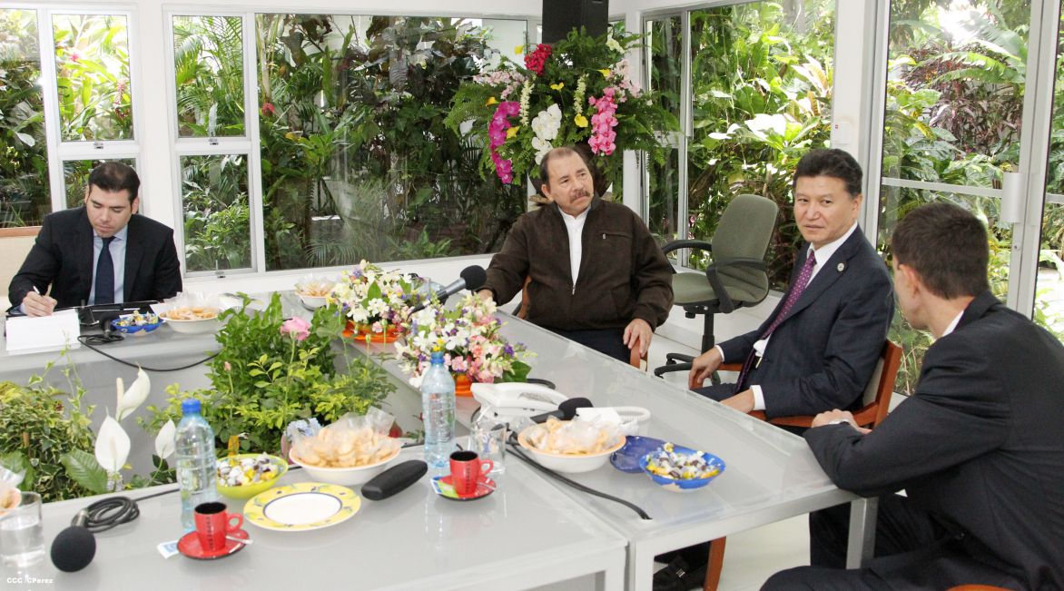 Daniel se reúne con Presidente del FIDE