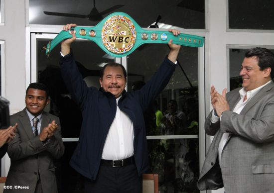 Presidente Daniel se reúne con presidente del CMB, Mauricio Sulaimán