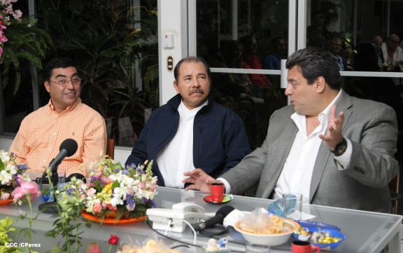 Presidente Daniel se reúne con presidente del CMB, Mauricio Sulaimán